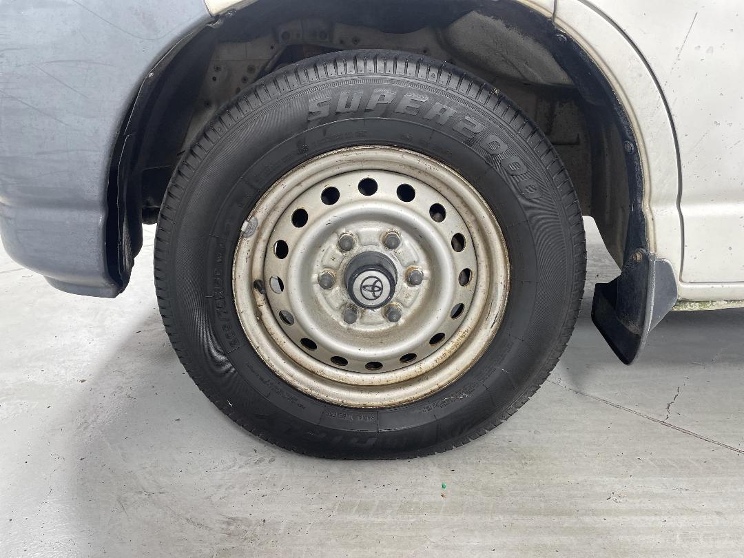 Photo '10' of Toyota Regius Photo '10' of Toyota Regius