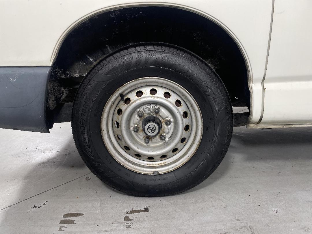 Photo '12' of Toyota Regius Photo '12' of Toyota Regius