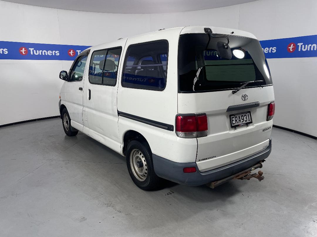 Photo '5' of Toyota Regius Photo '5' of Toyota Regius