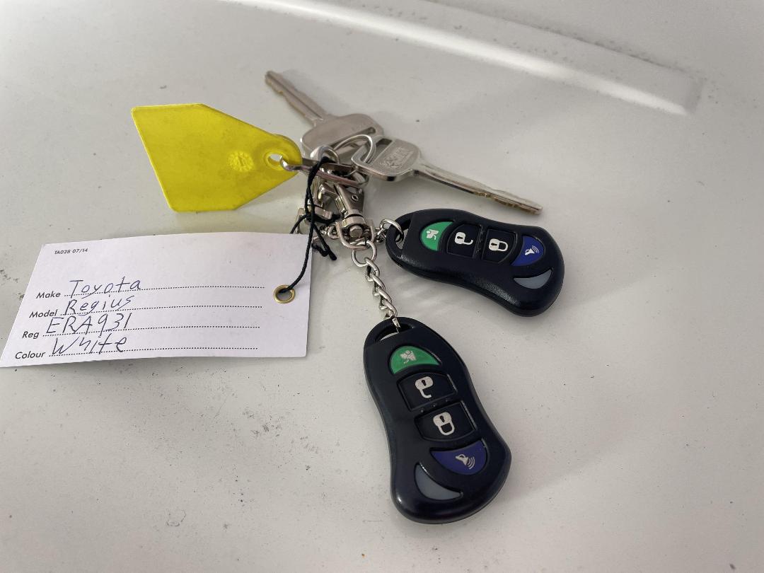 Photo '21' of Toyota Regius Photo '21' of Toyota Regius