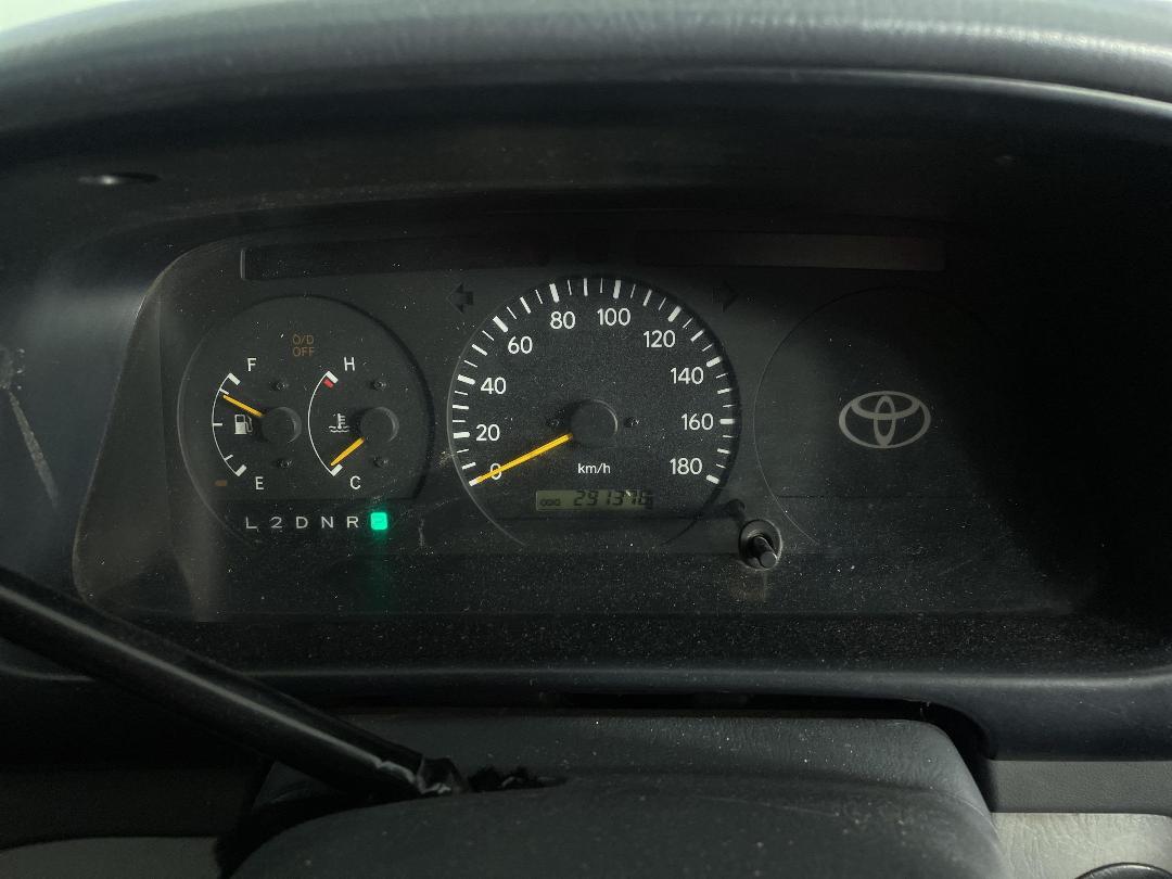 Photo '20' of Toyota Regius Photo '20' of Toyota Regius