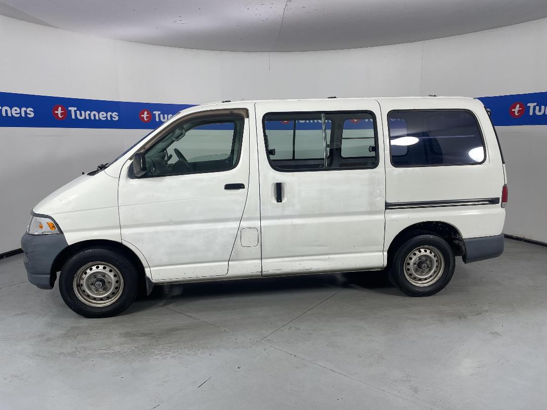 Photo '23' of Toyota Regius Photo '23' of Toyota Regius