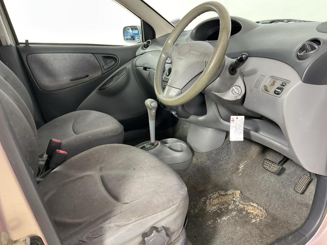 Photo '16' of Toyota Vitz