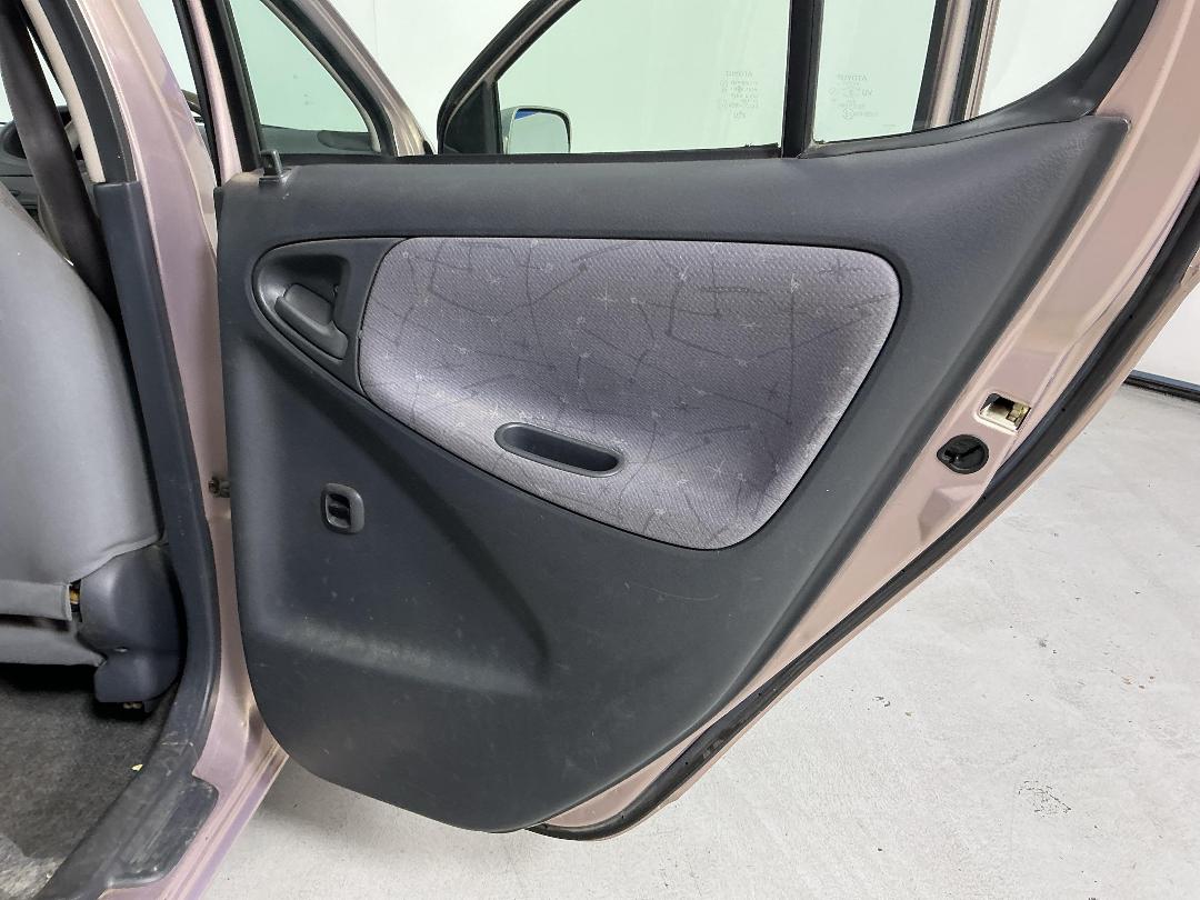 Photo '19' of Toyota Vitz