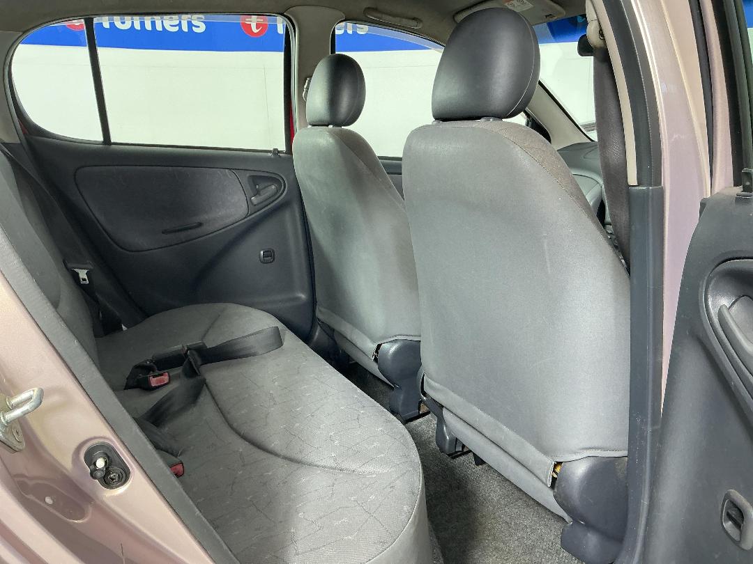 Photo '20' of Toyota Vitz