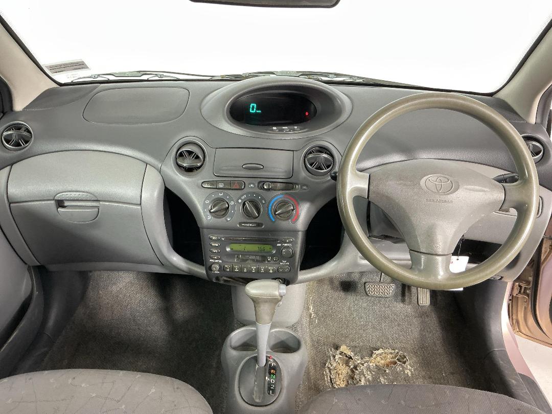 Photo '17' of Toyota Vitz