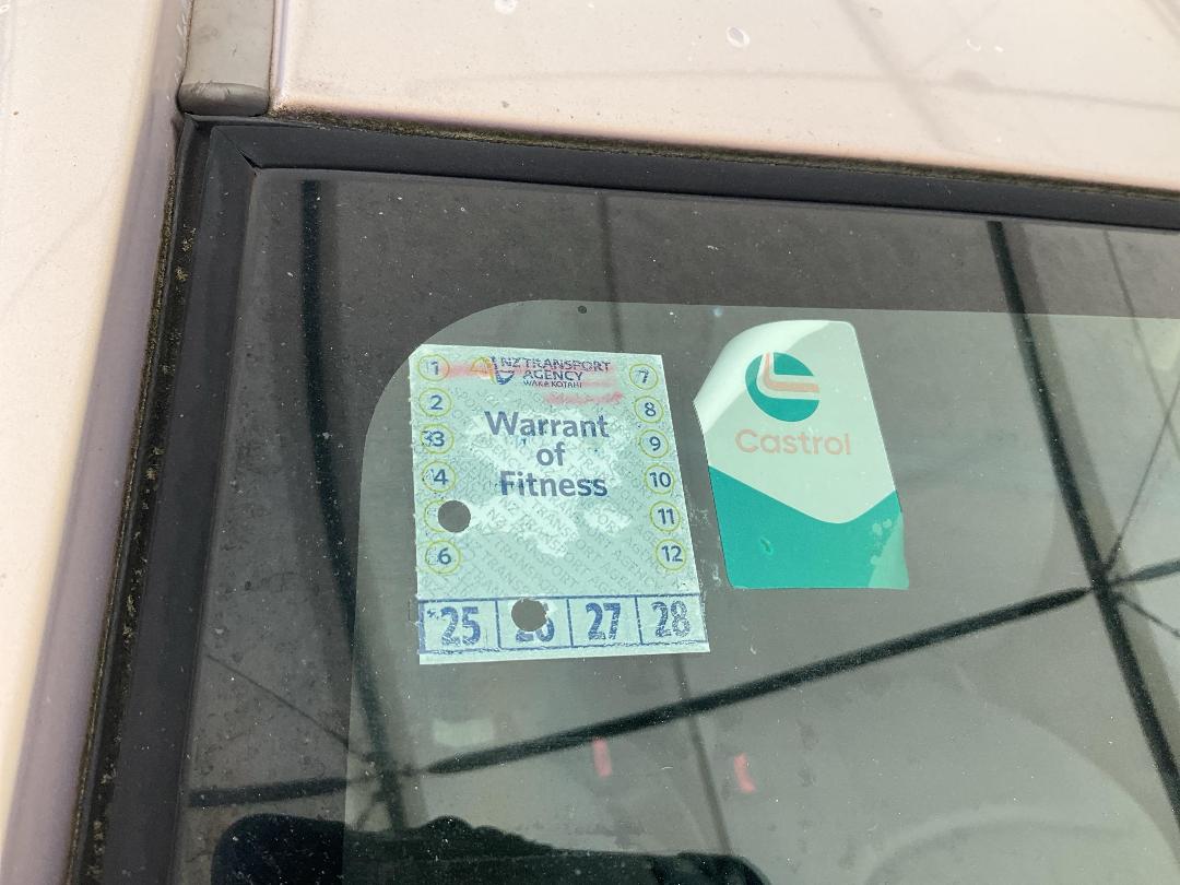 Photo '11' of Toyota Vitz