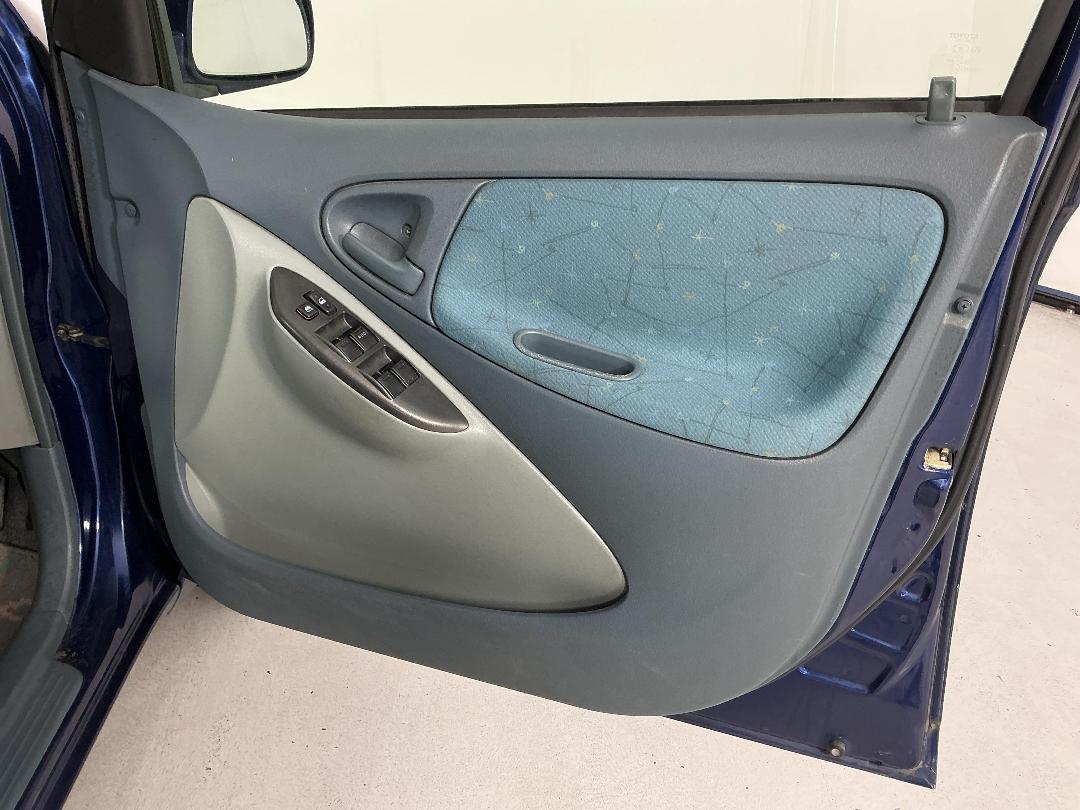 Photo '15' of Toyota Vitz