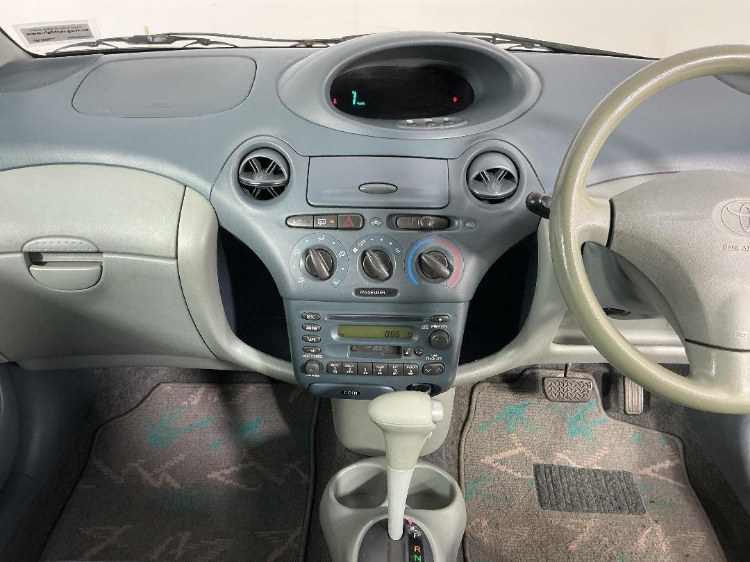 Photo '18' of Toyota Vitz