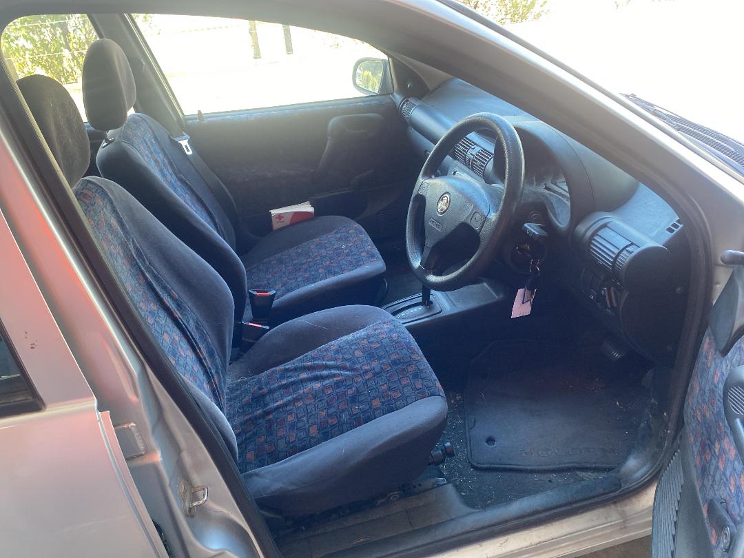 Photo '5' of Holden Barina Swing