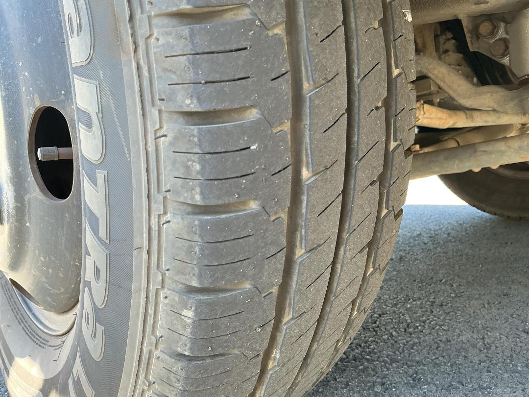 Photo '21' of Isuzu ELF NKR66 Double Cab - Flat Deck Photo '21' of Isuzu ELF NKR66 Double Cab - Flat Deck