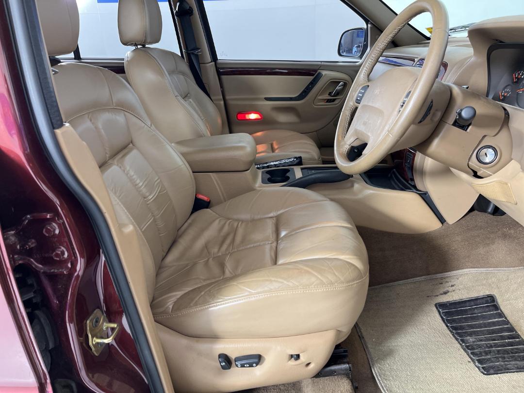 Photo '16' of Jeep Grand Cherokee