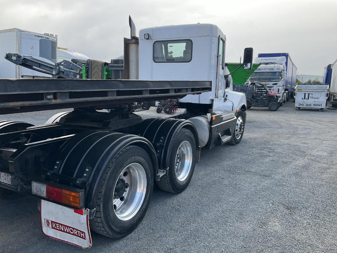 Photo '4' of Kenworth T401 Tractor Unit