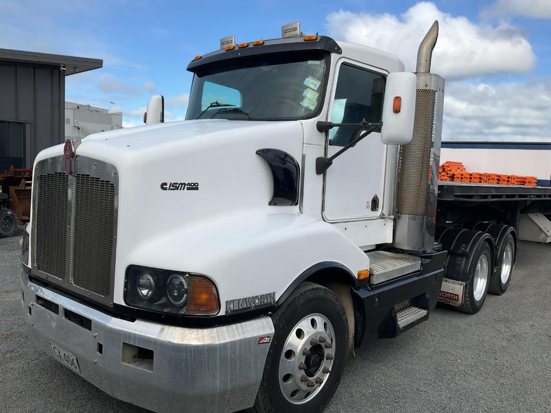 Photo '9' of Kenworth T401 Tractor Unit