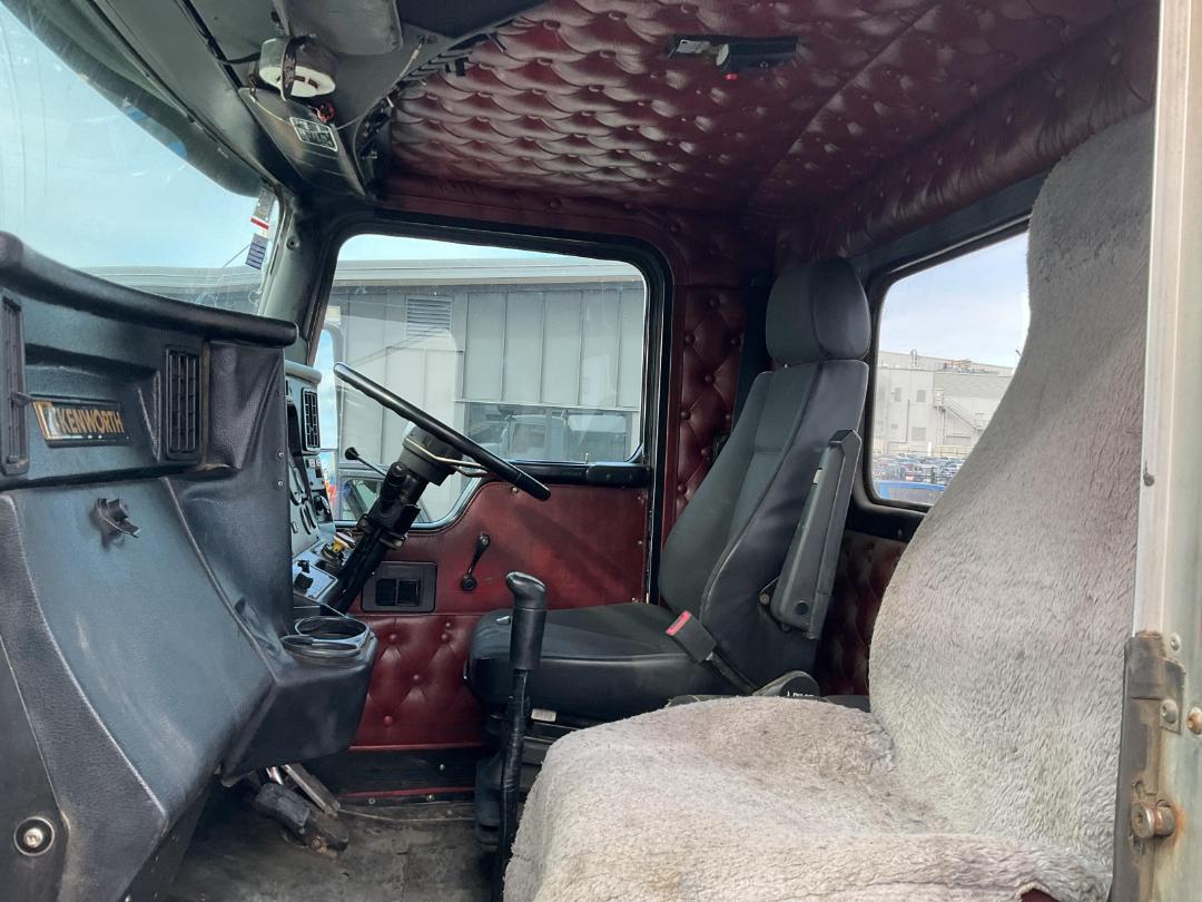 Photo '20' of Kenworth T401 Tractor Unit