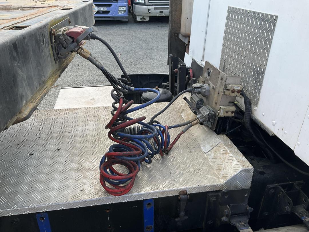 Photo '24' of Kenworth T401 Tractor Unit