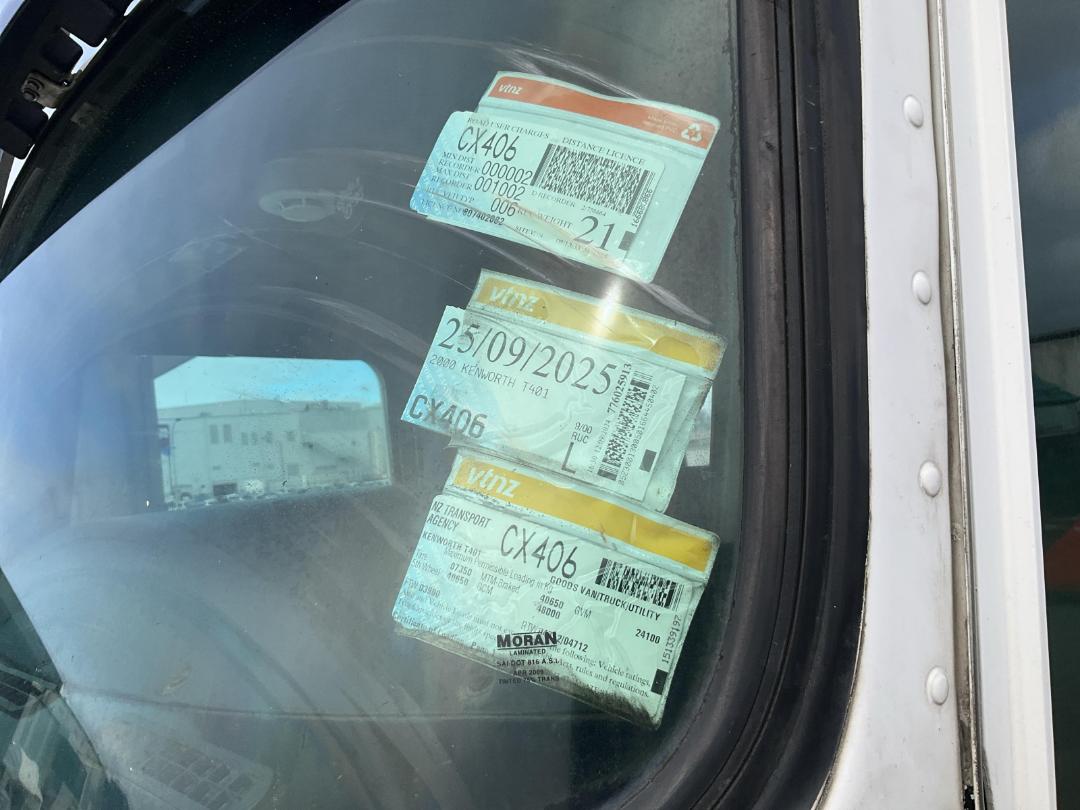 Photo '27' of Kenworth T401 Tractor Unit