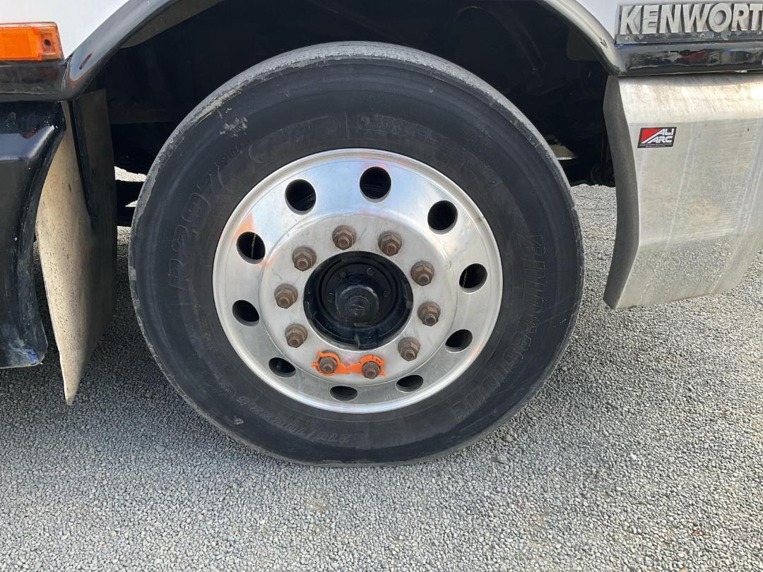 Photo '33' of Kenworth T401 Tractor Unit