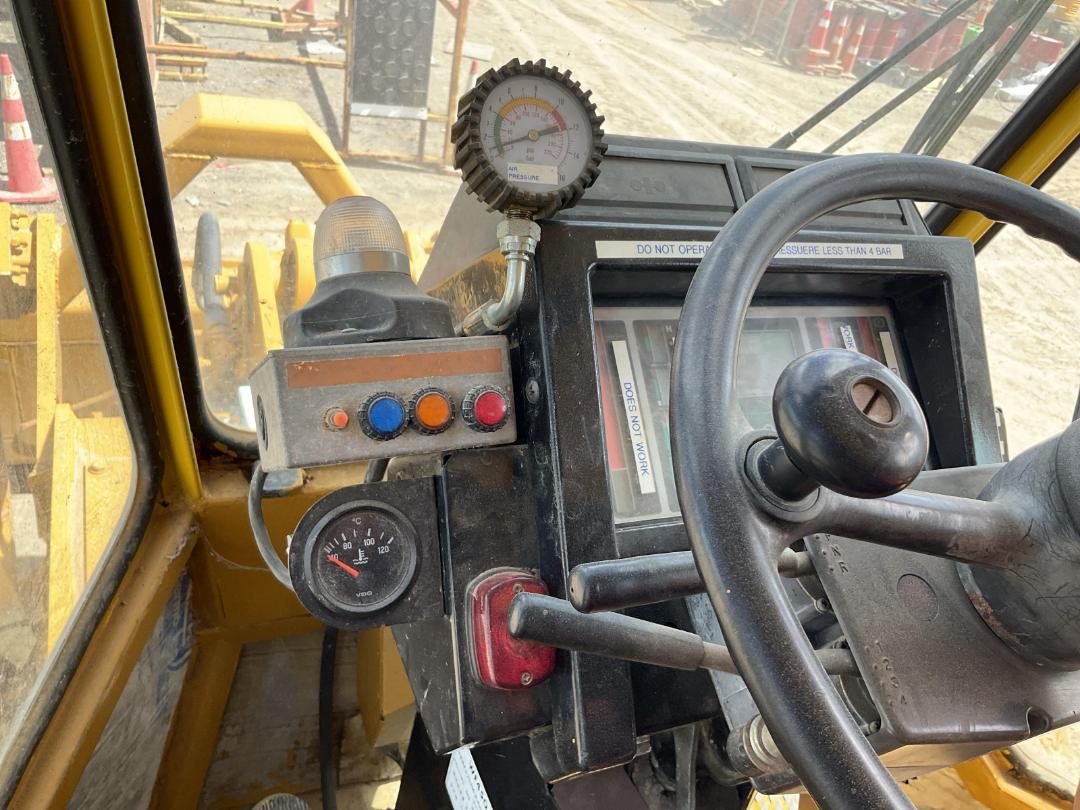 Photo '14' of Komatsu WF450 Roller Photo '14' of Komatsu WF450 Roller