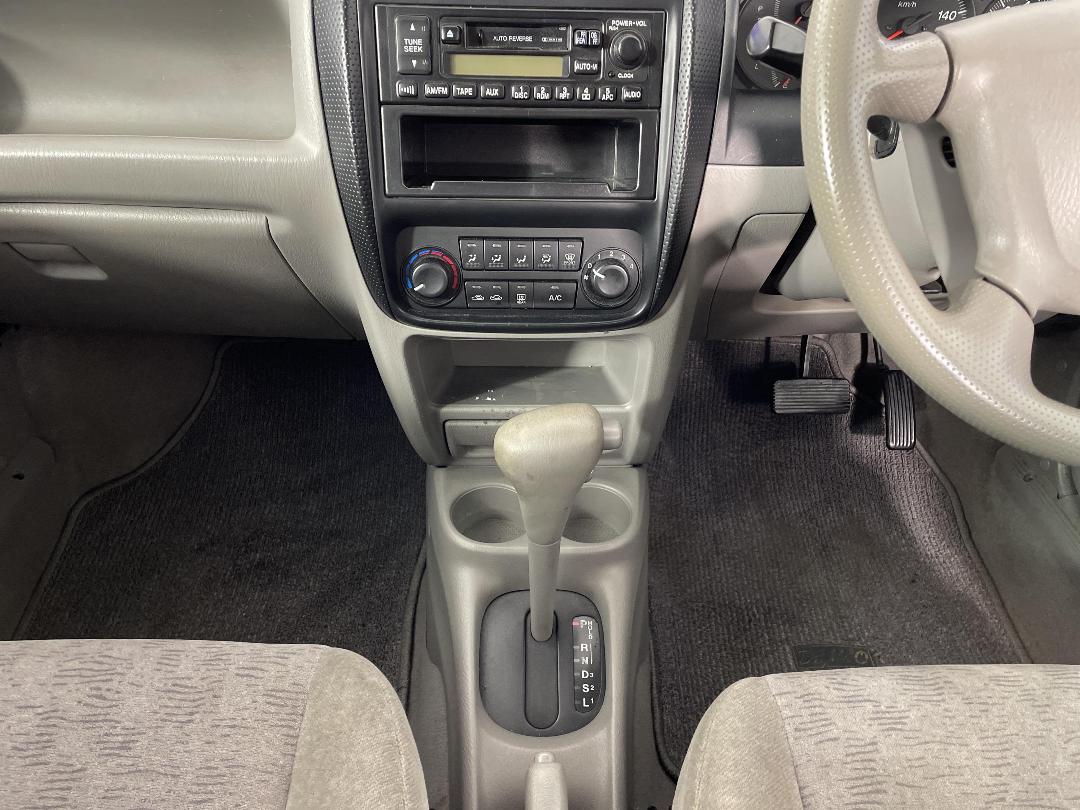 Photo '18' of Mazda Demio Photo '18' of Mazda Demio