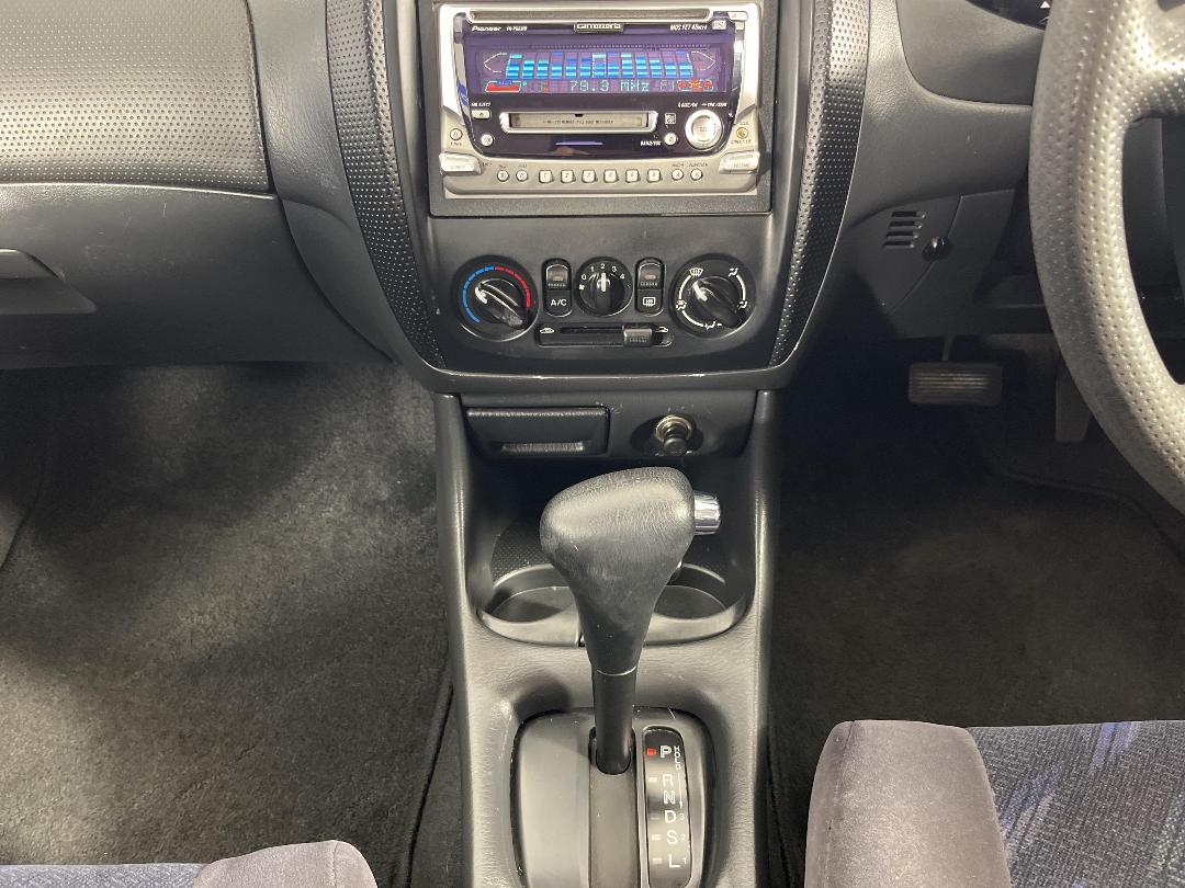 Photo '18' of Mazda Familia Photo '18' of Mazda Familia