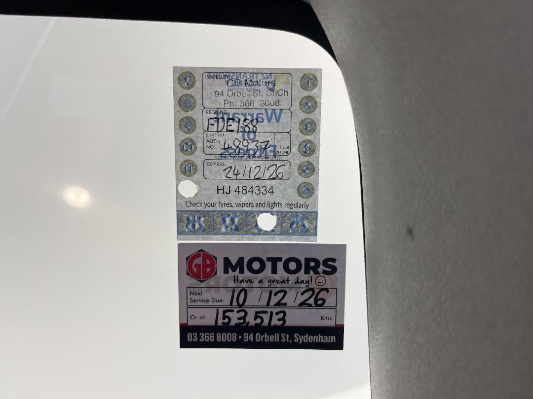 Photo '24' of Mazda Familia Photo '24' of Mazda Familia