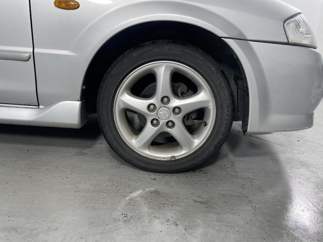 Photo '9' of Mazda Familia