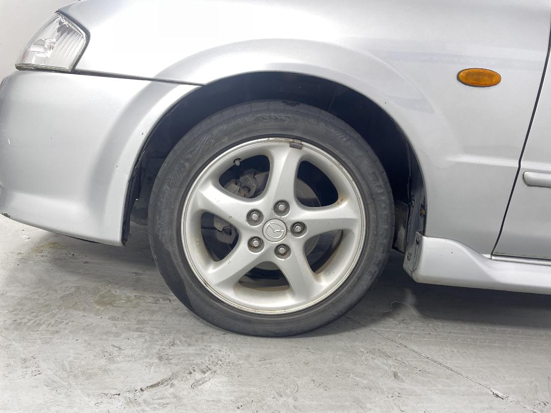 Photo '10' of Mazda Familia