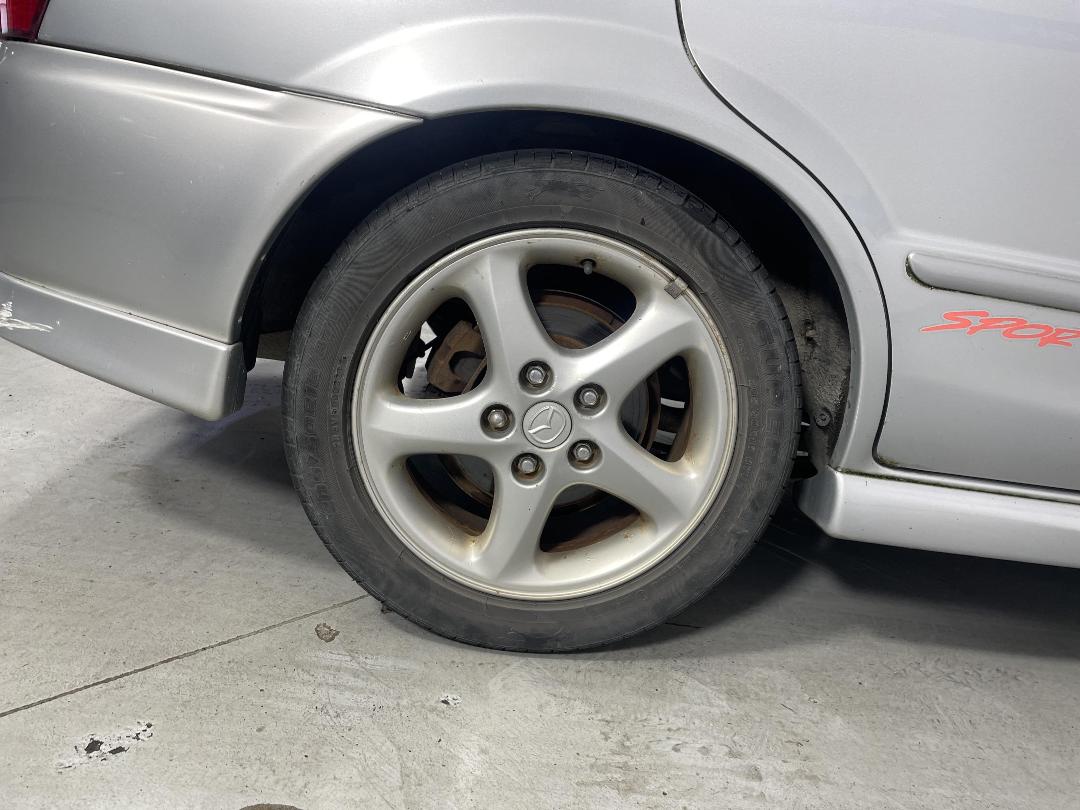 Photo '12' of Mazda Familia