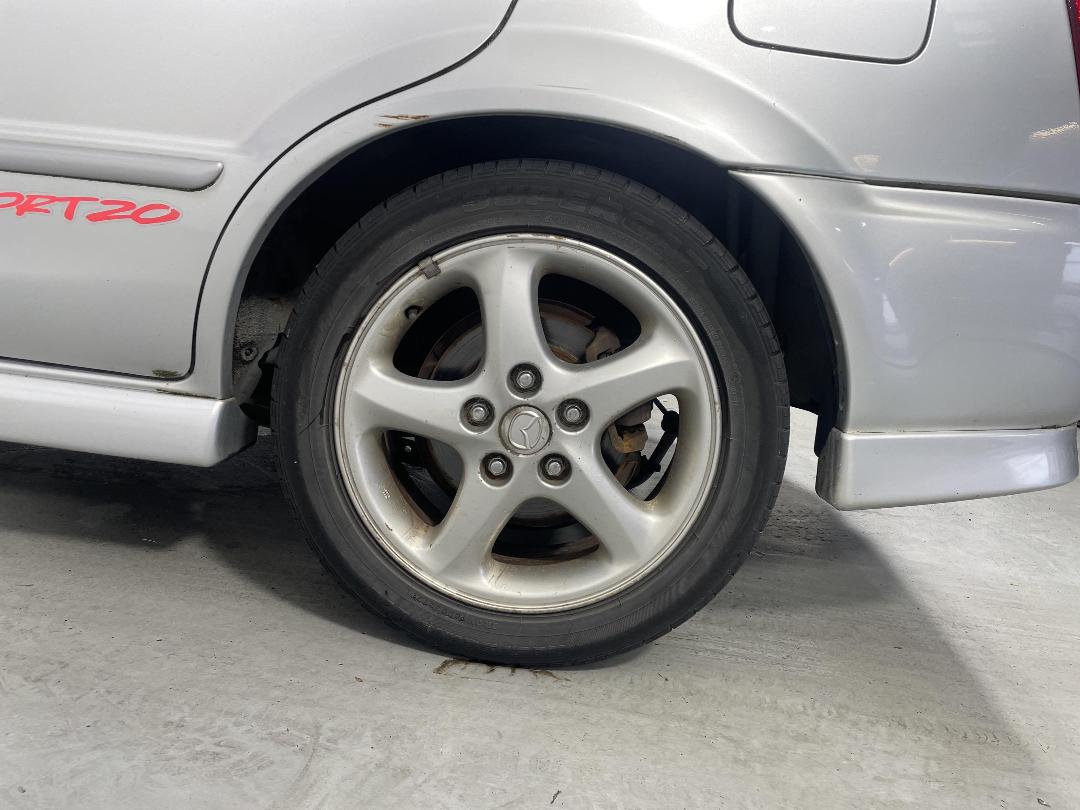 Photo '11' of Mazda Familia