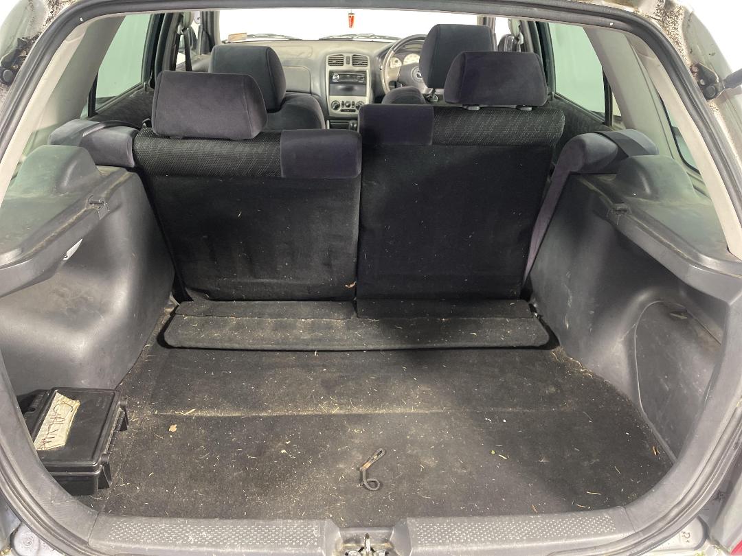 Photo '14' of Mazda Familia