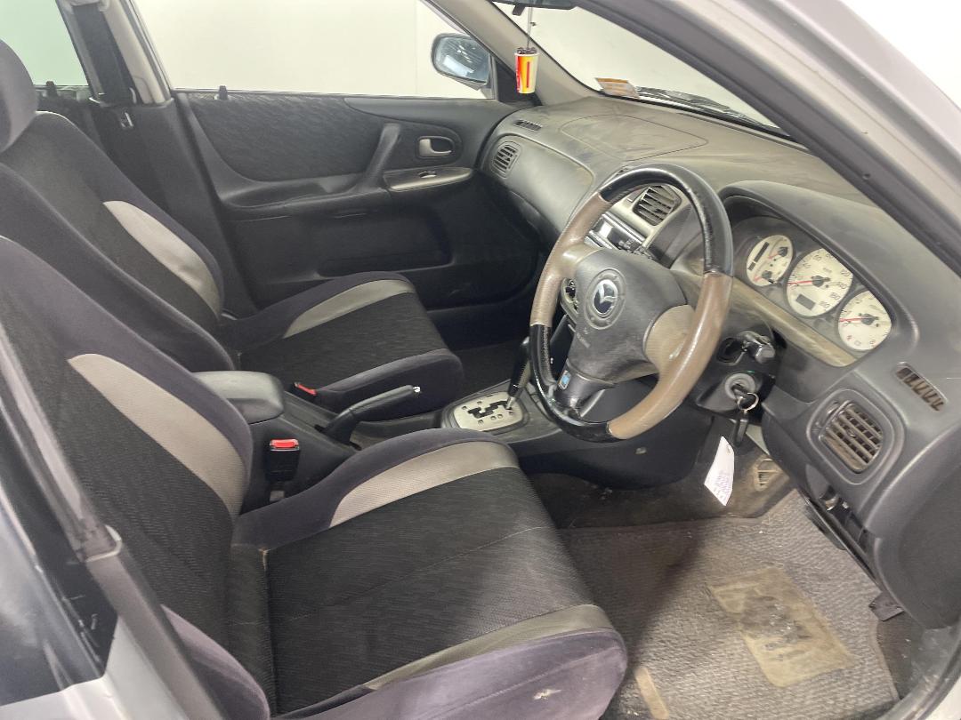 Photo '16' of Mazda Familia