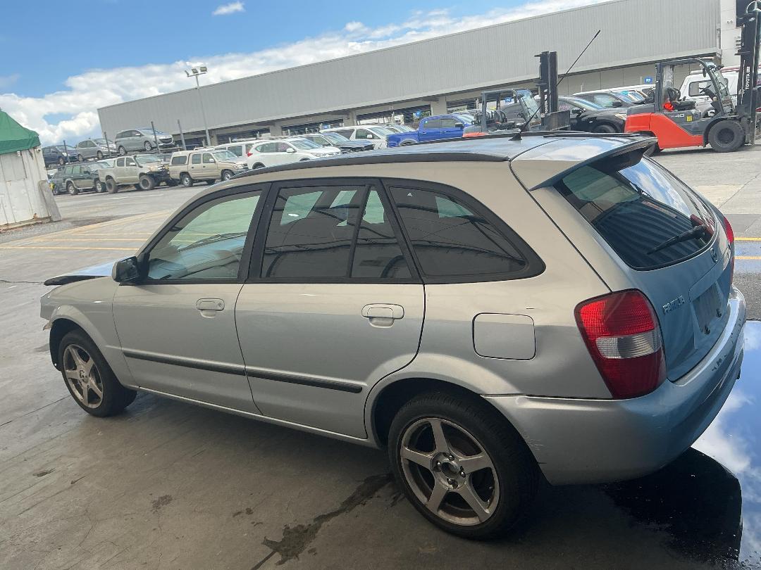 Photo '14' of Mazda Familia