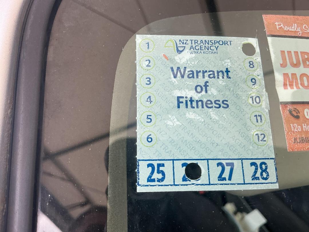 Photo '27' of Mazda Familia