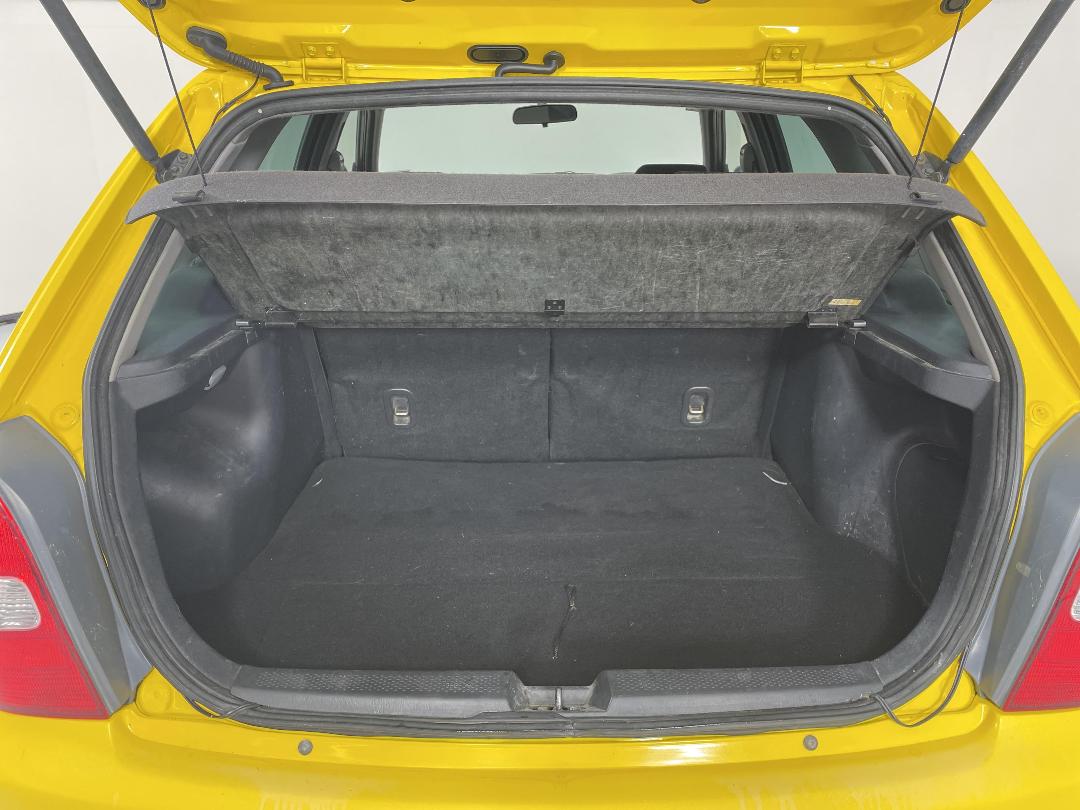 Photo '14' of Mazda Familia