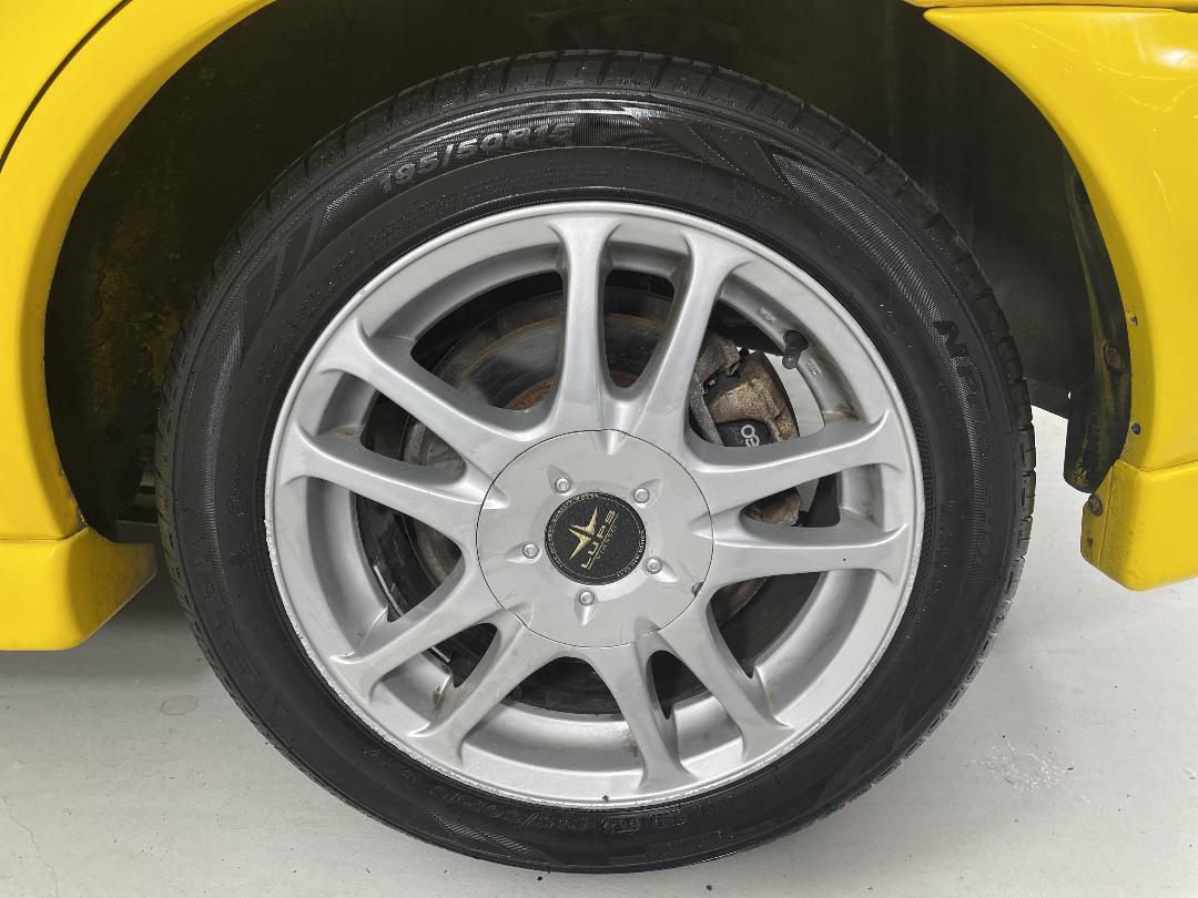 Photo '11' of Mazda Familia