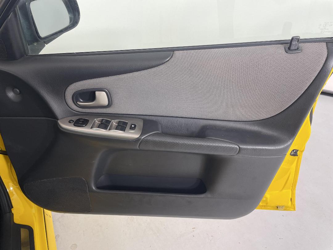 Photo '15' of Mazda Familia