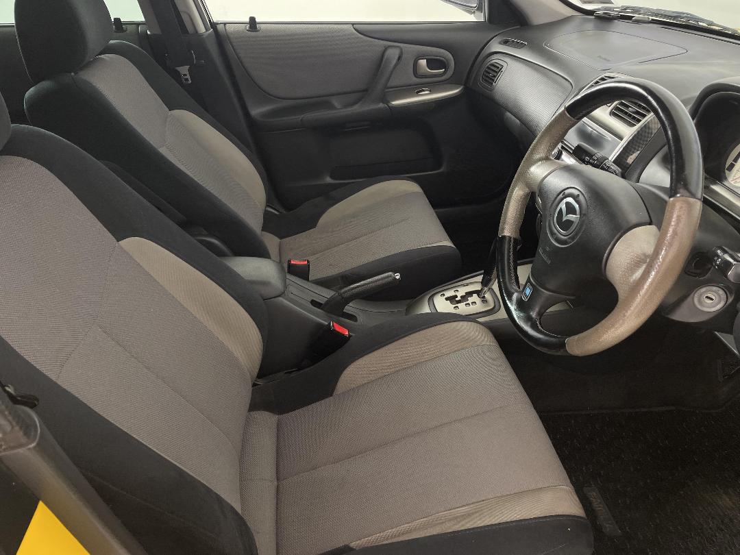 Photo '16' of Mazda Familia