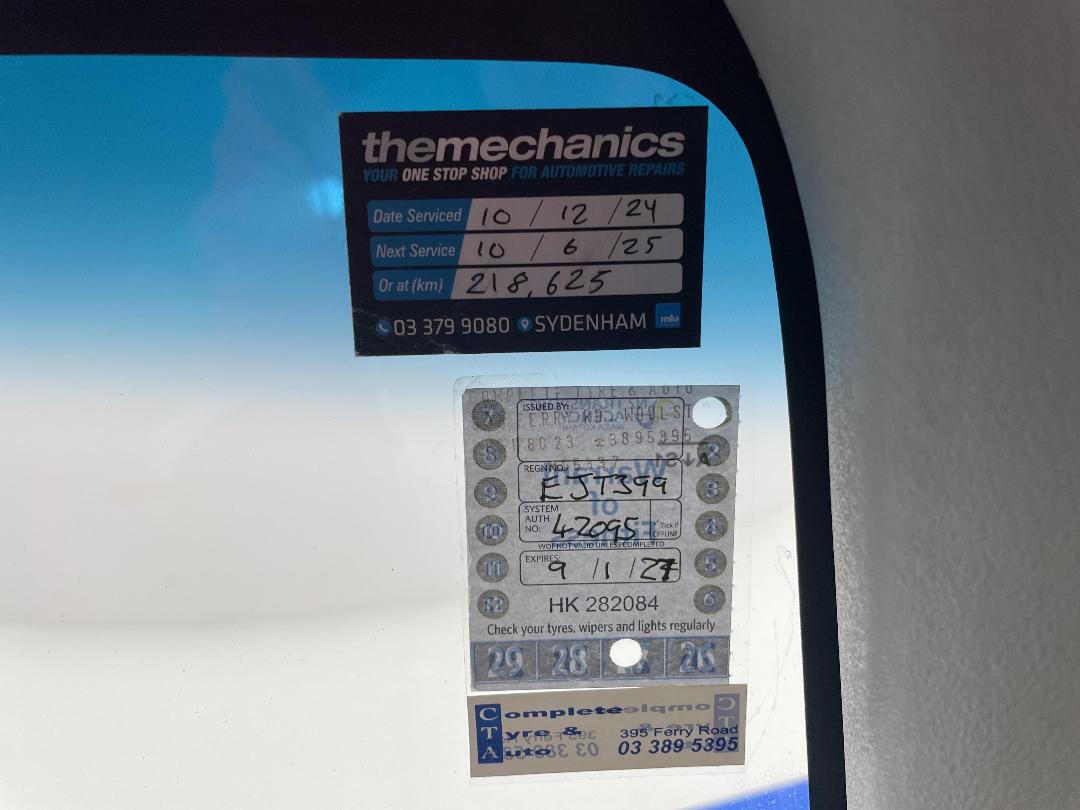 Photo '23' of Mazda Familia