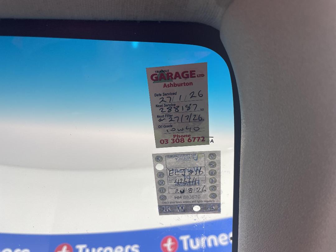 Photo '23' of Mazda Familia