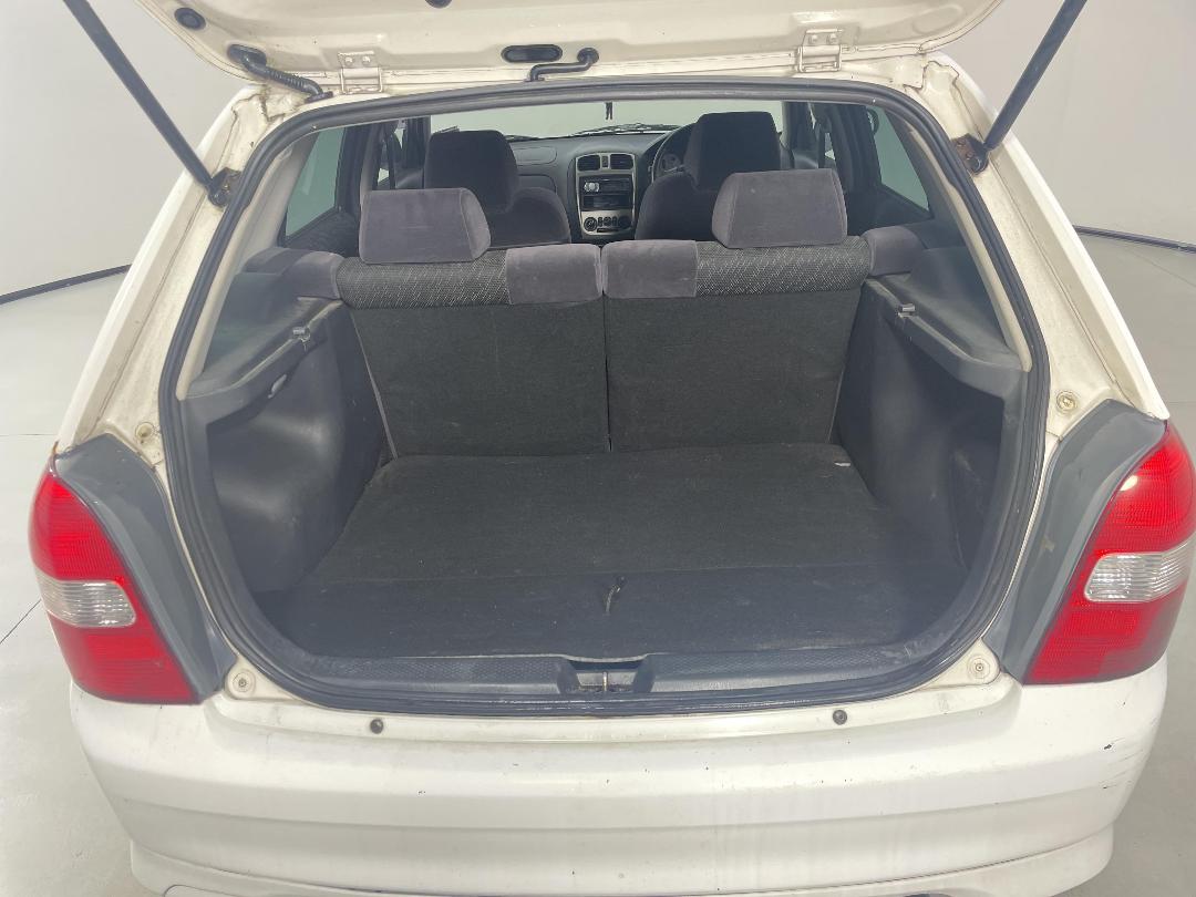 Photo '14' of Mazda Familia