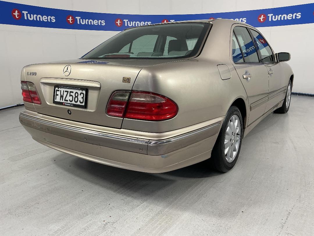 Photo '7' of Mercedes-Benz E280 Photo '7' of Mercedes-Benz E280