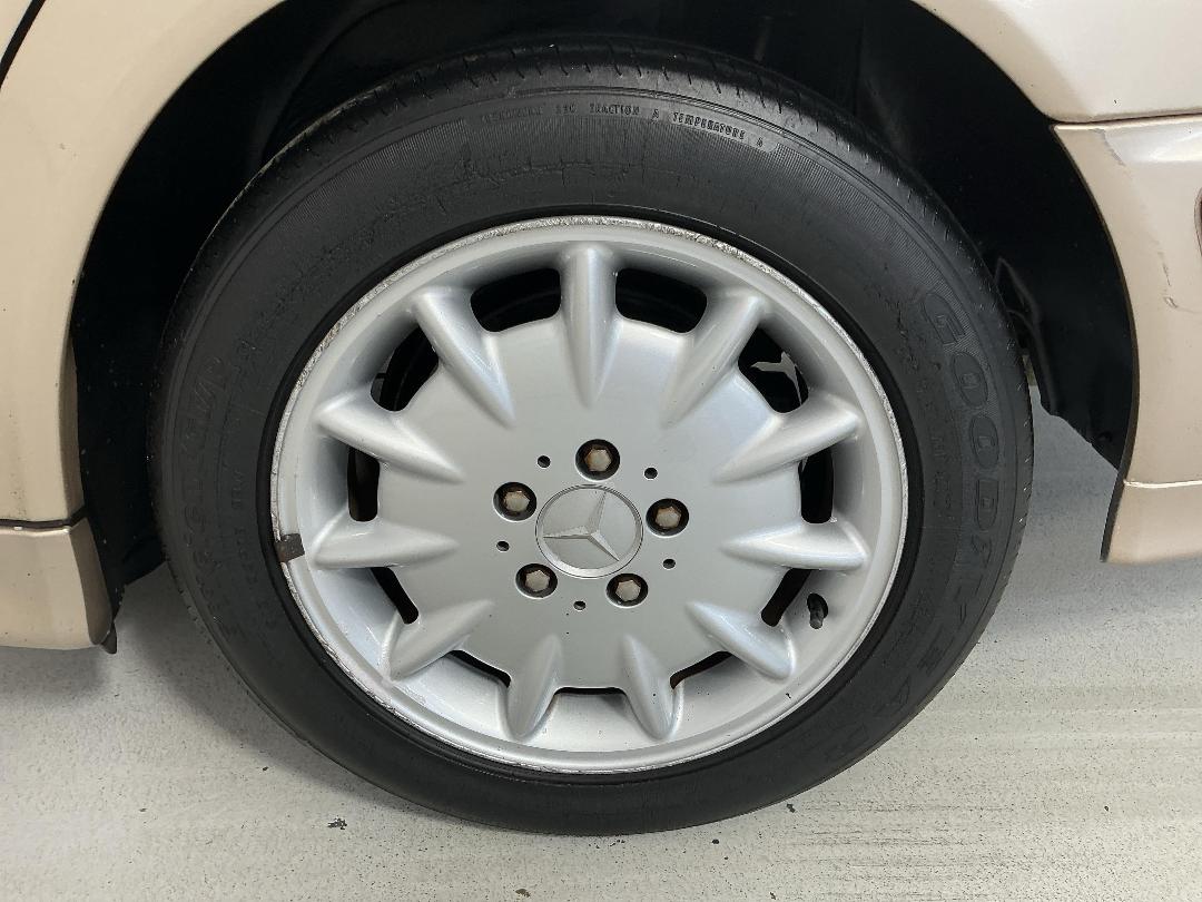 Photo '11' of Mercedes-Benz E280 Photo '11' of Mercedes-Benz E280