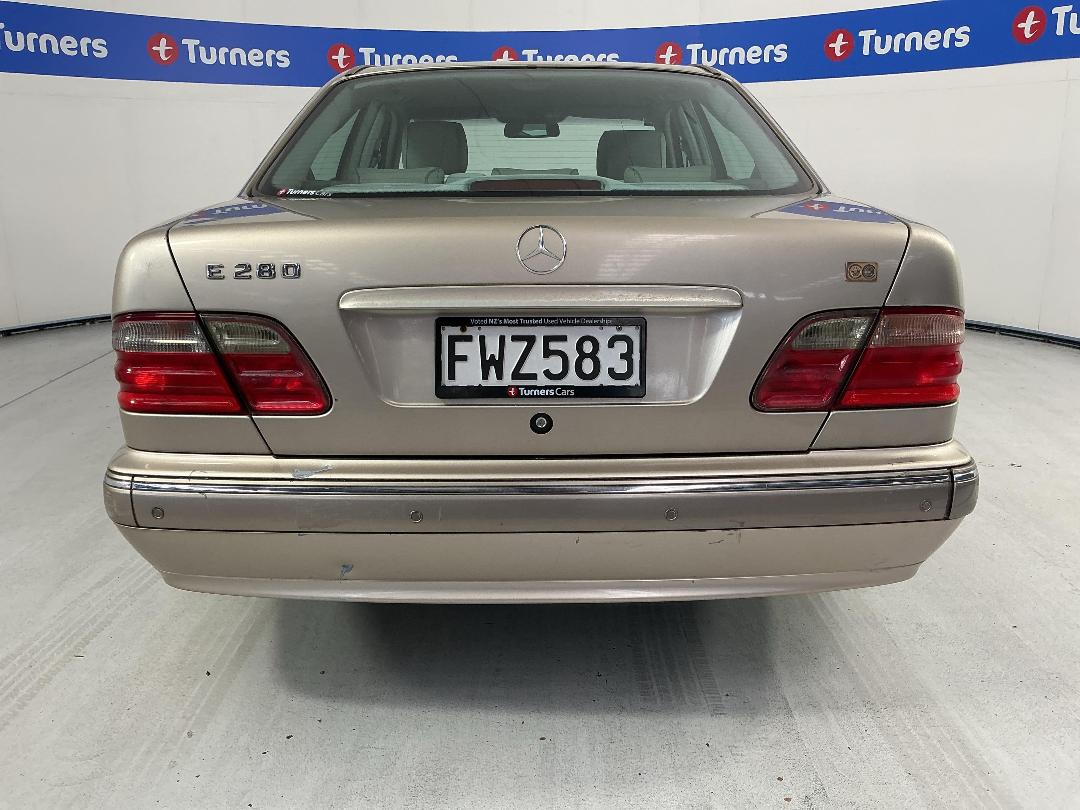 Photo '6' of Mercedes-Benz E280 Photo '6' of Mercedes-Benz E280