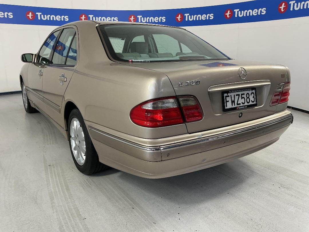 Photo '5' of Mercedes-Benz E280 Photo '5' of Mercedes-Benz E280