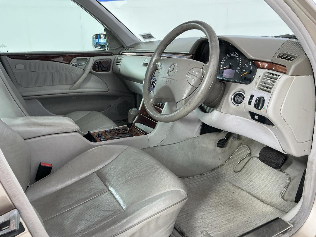 Photo '16' of Mercedes-Benz E280 Photo '16' of Mercedes-Benz E280