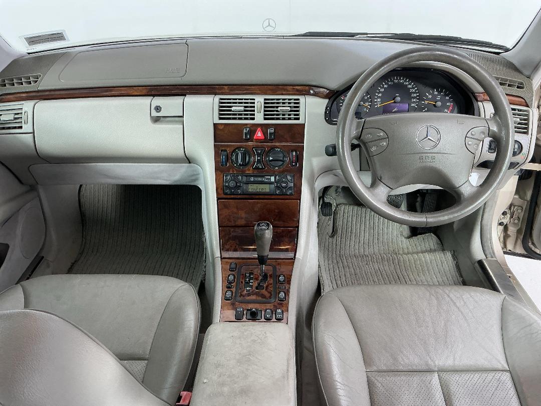 Photo '17' of Mercedes-Benz E280 Photo '17' of Mercedes-Benz E280