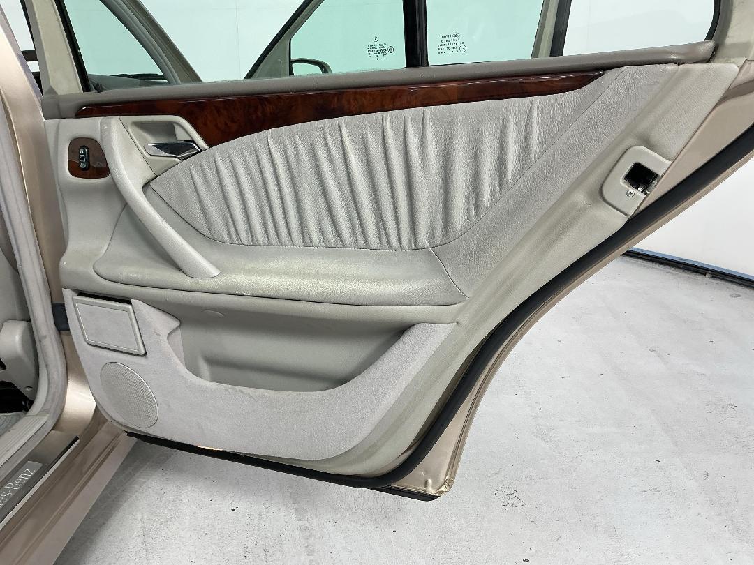 Photo '19' of Mercedes-Benz E280 Photo '19' of Mercedes-Benz E280