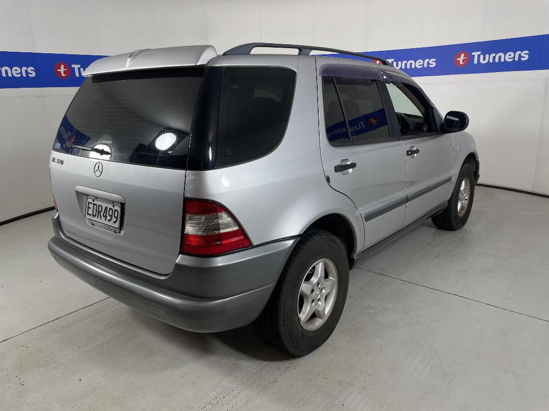 Photo '6' of Mercedes-Benz ML320 Photo '6' of Mercedes-Benz ML320