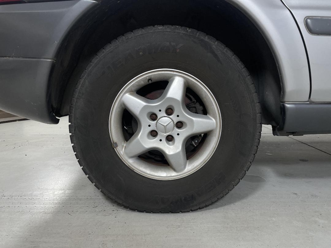 Photo '10' of Mercedes-Benz ML320 Photo '10' of Mercedes-Benz ML320